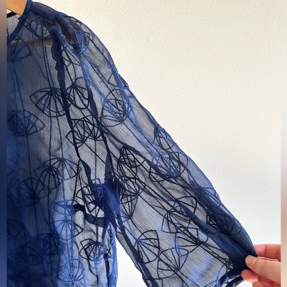 Sheer 3/4 sleeve blouse - Picture 2 of 4